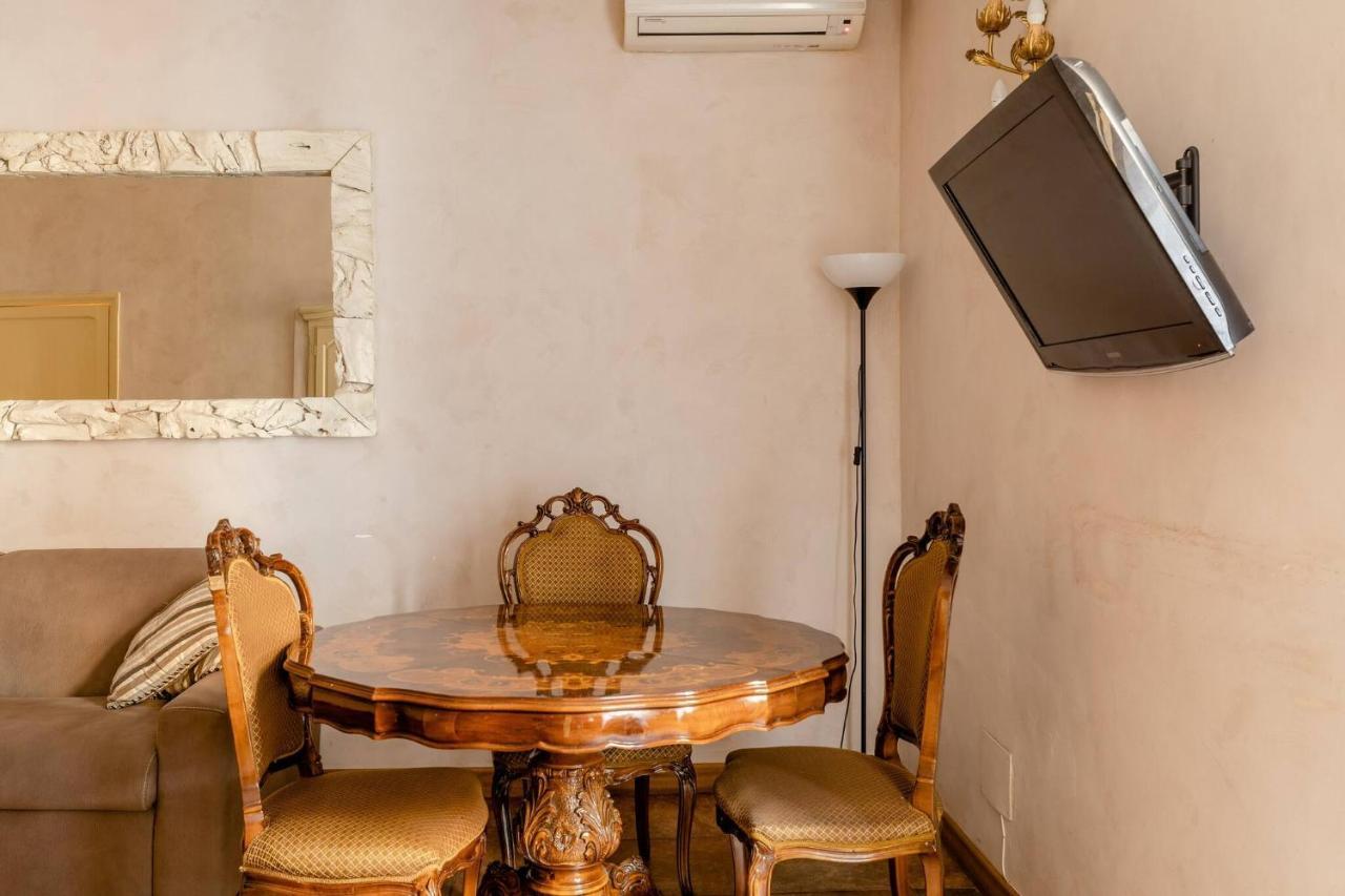 Rome Right In The Ancient Historical Center Two Bedrooms Two Bath, Up To 6 Pax מראה חיצוני תמונה